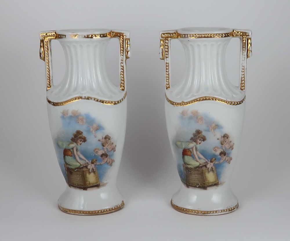 Par de jarras / Ânforas em porcelana Europeia Séc. XIX/XX