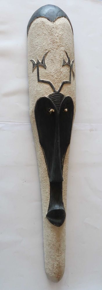 Mascara Africana em madeira esculpida 105 cm