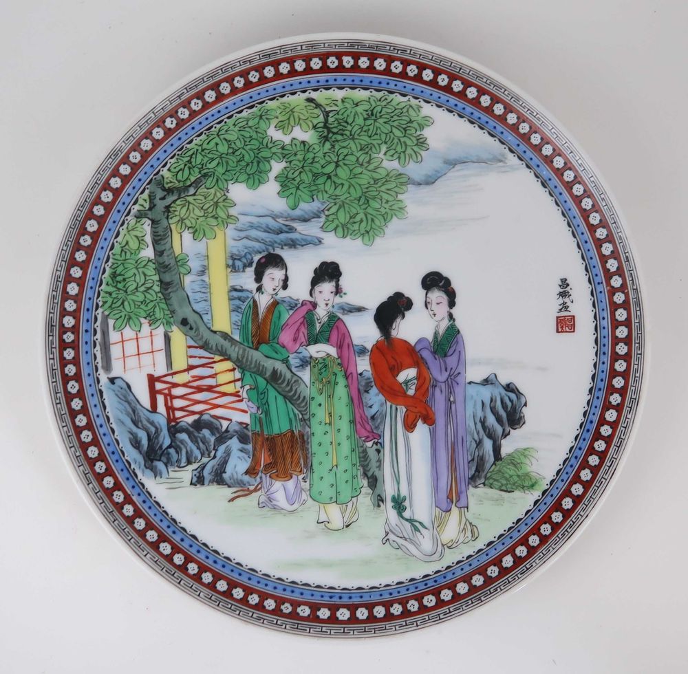Prato Porcelana da China - Figuras