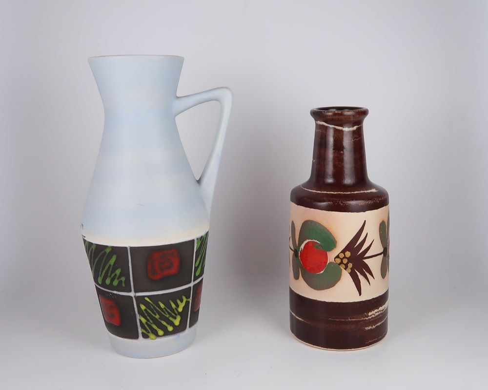 Duas Jarras Modernistas em Ceramica