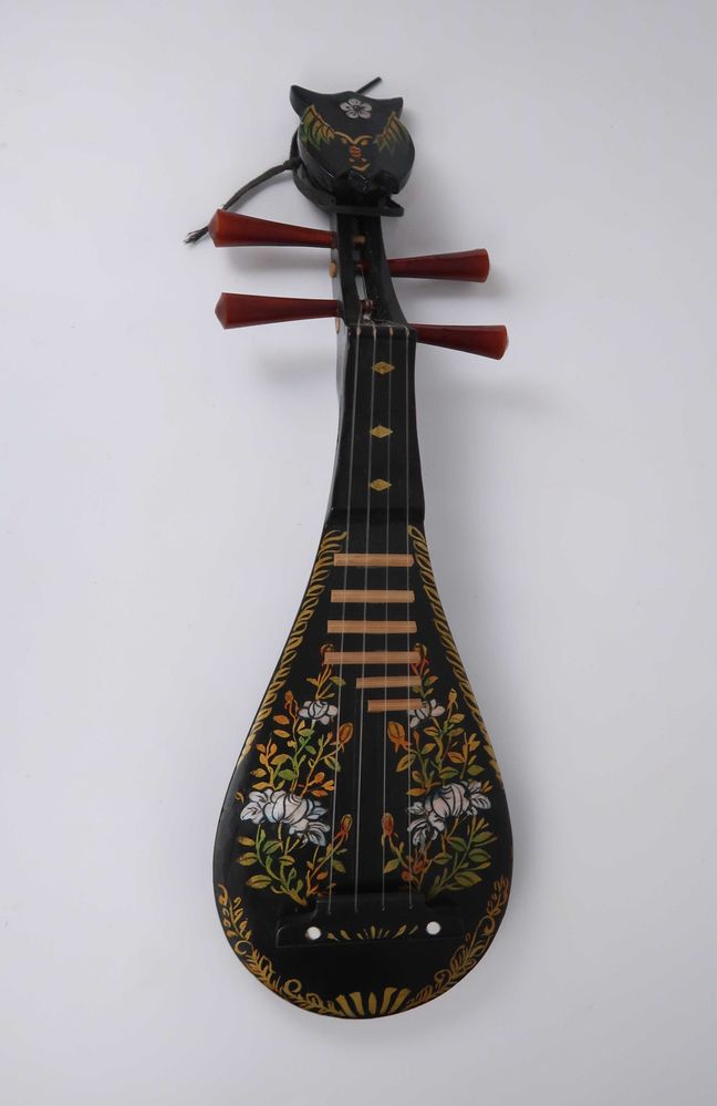 Instrumento musical decorativo “Satsuma-style”