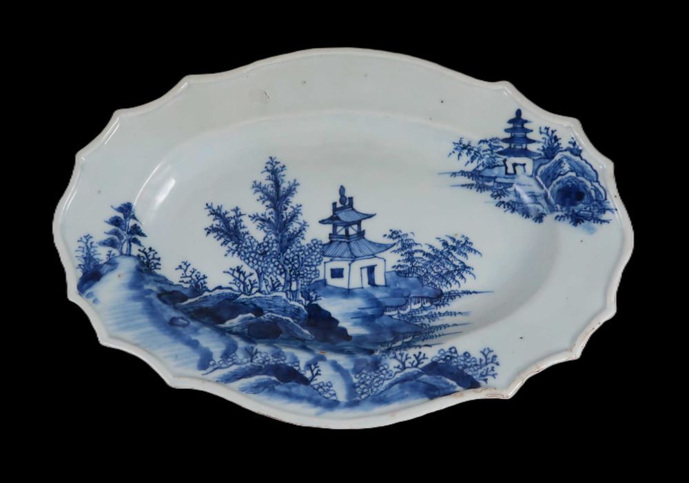 Travessa Polilobada em porcelana da China Séc. XVIII - 28 cm