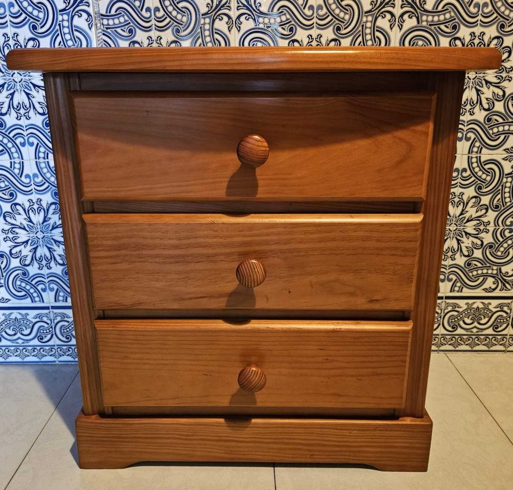 Mesa de Apoio com 3 Gavetas, pinho mel maciço