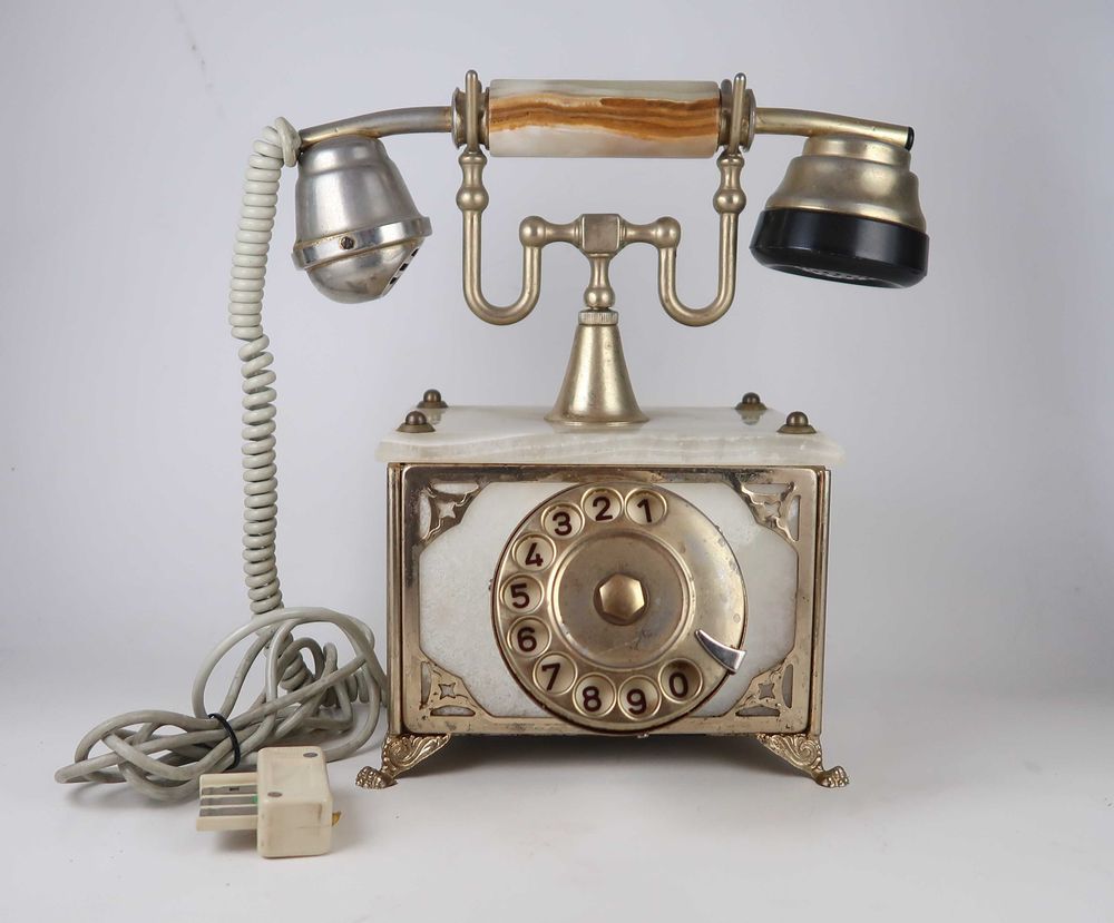 Telefone antigo Analógico em pedra